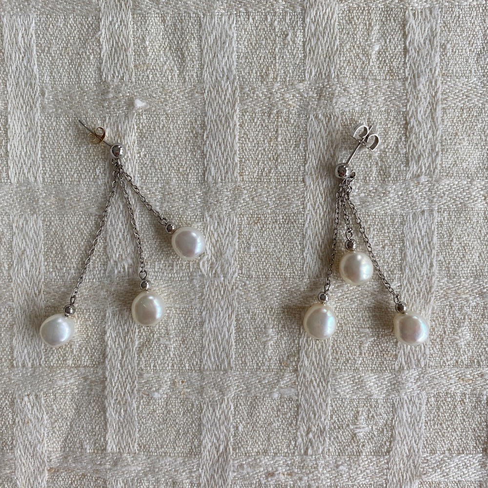 Fresh water white pearl dangling earrings